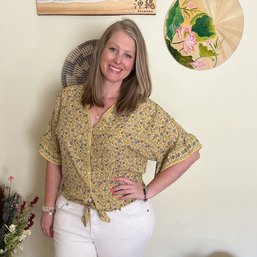 Yellow Floral Knotted Top size L